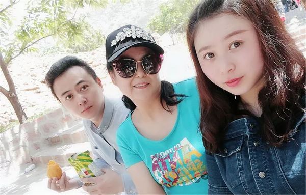 過(guò)生日的家人