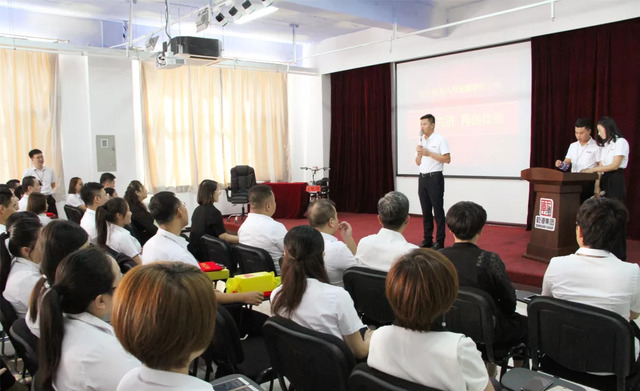 乾港集團(tuán)八月員工表彰大會(huì)